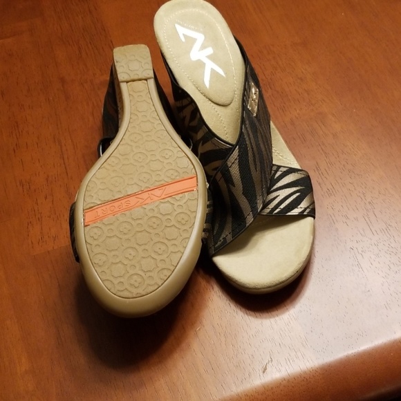 Anne Klein sandals - Picture 3 of 3